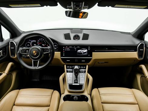 Used 2023 Porsche Cayenne w/ Premium Package AWD/4WD image 20