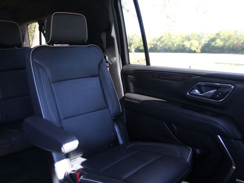 Used 2023 Chevrolet Suburban Premier image 14