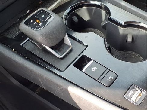 Used 2025 Nissan Rogue SV FWD image 10