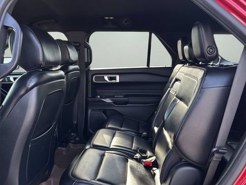 Used 2020 Ford Explorer XLT w/ Equipment Group 202A AWD/4WD image 14