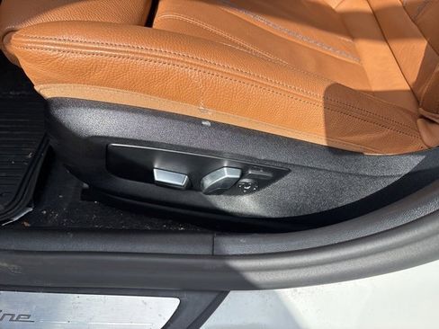 Used 2020 BMW 530i xDrive w/ Premium Package image 14