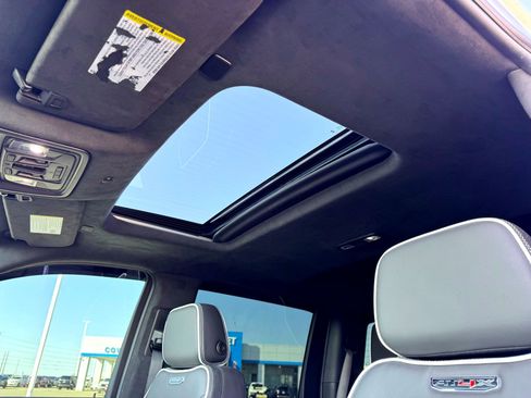 Used 2025 GMC Sierra 2500 AT4X image 14