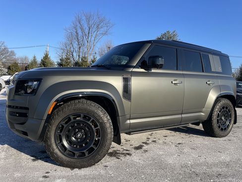 Certified 2025 Land Rover Defender 110 image 36