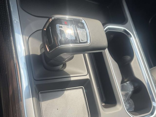 New 2026 Chevrolet Silverado 1500 RST w/ Redline Edition AWD/4WD image 17