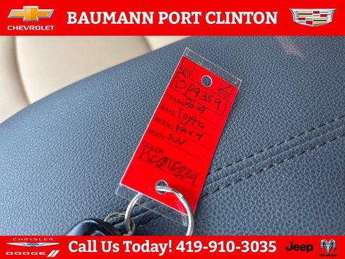 Used 2019 Toyota RAV4 Limited AWD/4WD image 30