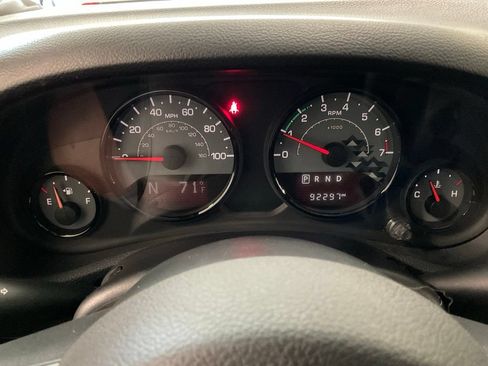 Used 2017 Jeep Wrangler Unlimited Sahara AWD/4WD image 14