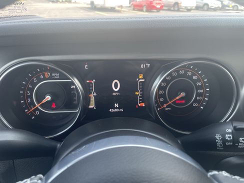 Used 2021 Jeep Wrangler Unlimited Sahara AWD/4WD image 19