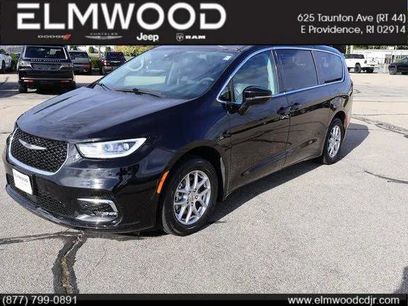 Certified 2024 Chrysler Pacifica Touring-L