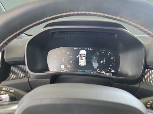 Used 2019 Volvo XC40 T5 R-Design image 11