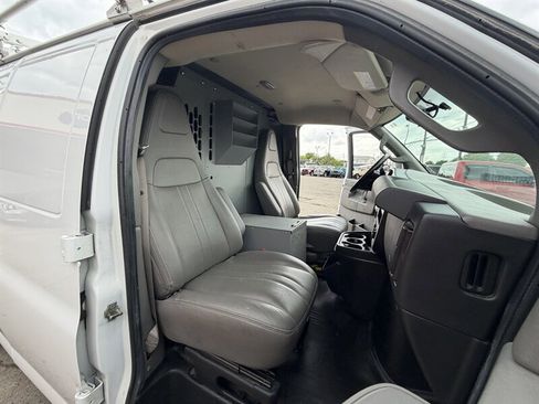Used 2021 Chevrolet Express 3500 w/ Driver Convenience Package RWD image 20