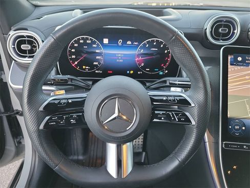 Used 2025 Mercedes-Benz GLC 300 4MATIC image 21