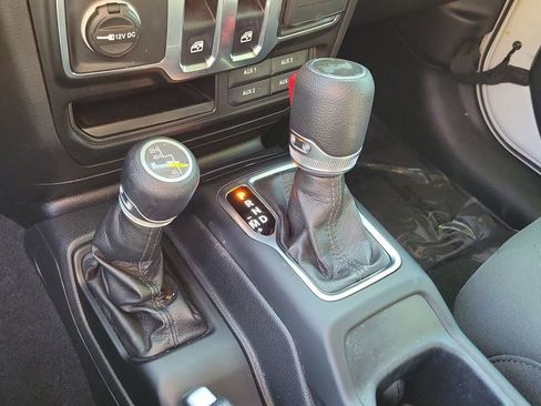 Used 2021 Jeep Wrangler Sport AWD/4WD image 30