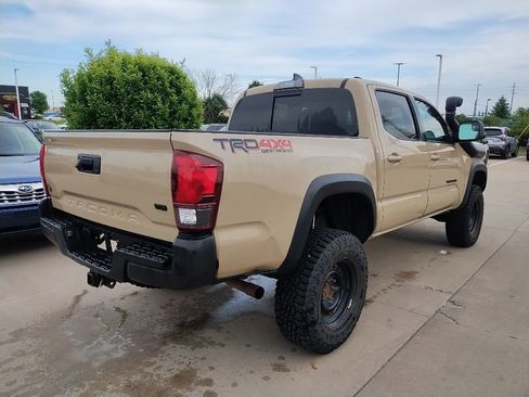 Used 2019 Toyota Tacoma TRD Off-Road AWD/4WD image 6