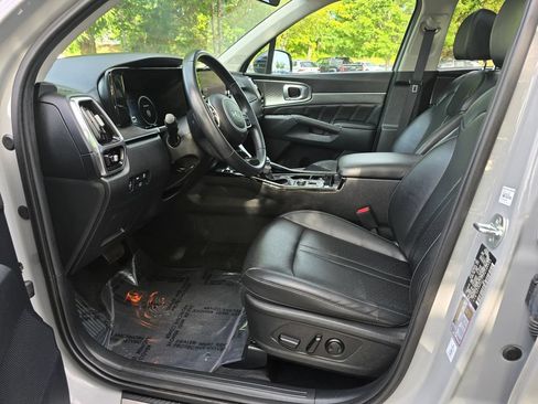 Used 2023 Kia Sorento SX AWD/4WD image 16
