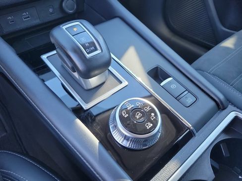 Used 2024 Mitsubishi Outlander SE image 12