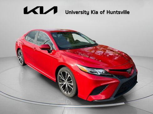 Used 2019 Toyota Camry SE FWD image 1
