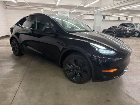 Used 2025 Tesla Model Y Long Range image 2
