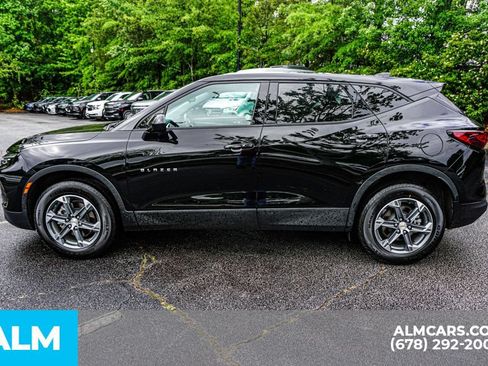 Used 2025 Chevrolet Blazer LT FWD image 7