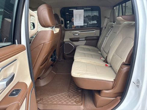 Used 2019 RAM 1500 Laramie AWD/4WD image 4