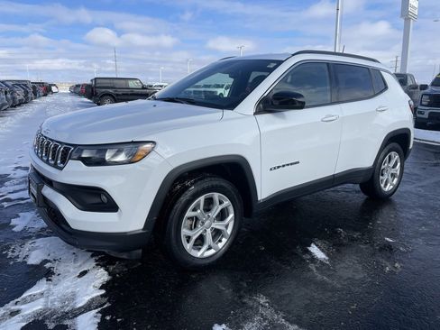 Used 2024 Jeep Compass Latitude image 5