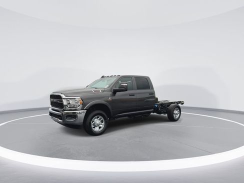New 2024 RAM 3500 Tradesman w/ Chrome Appearance Group AWD/4WD image 5