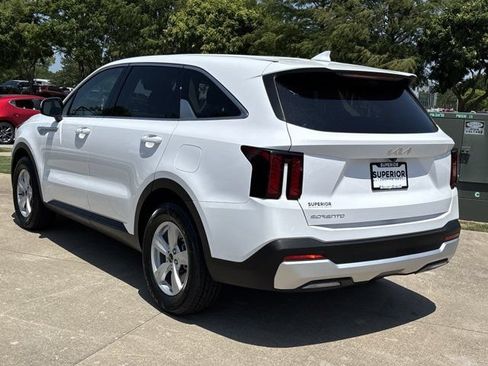 Used 2025 Kia Sorento LX FWD image 8