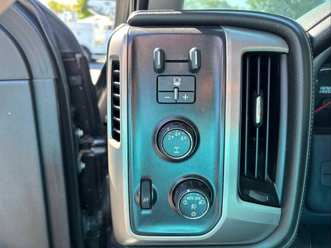 Used 2016 GMC Sierra 3500 Denali w/ Driver Alert Package AWD/4WD image 14