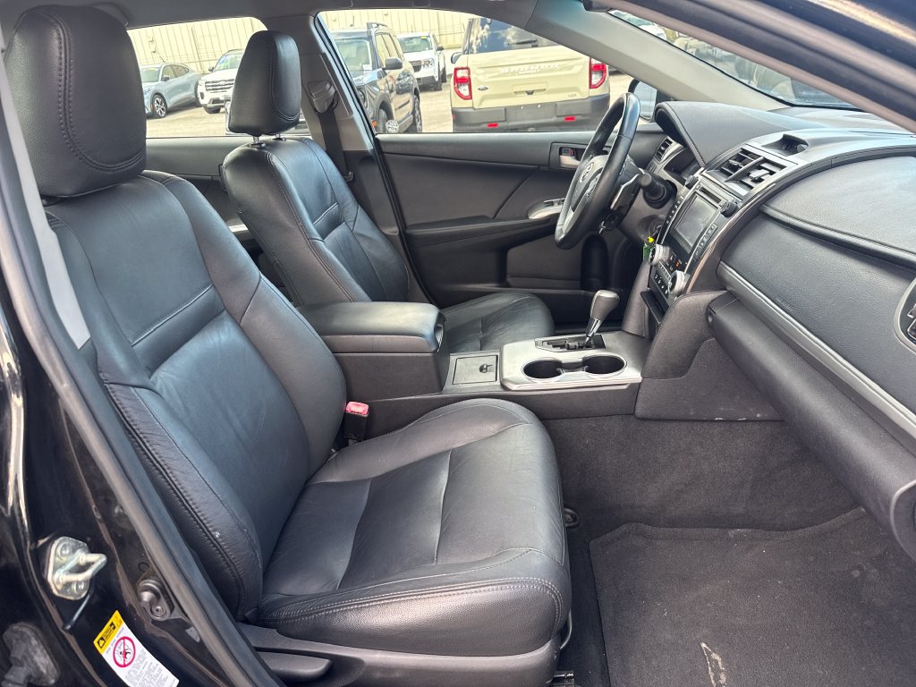 Used 2014 Toyota Camry SE FWD image 23