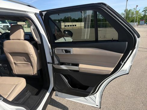 Used 2022 Ford Explorer Limited w/ Equipment Group 301A AWD/4WD image 19