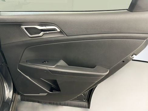 Used 2025 Kia Sportage LX image 30