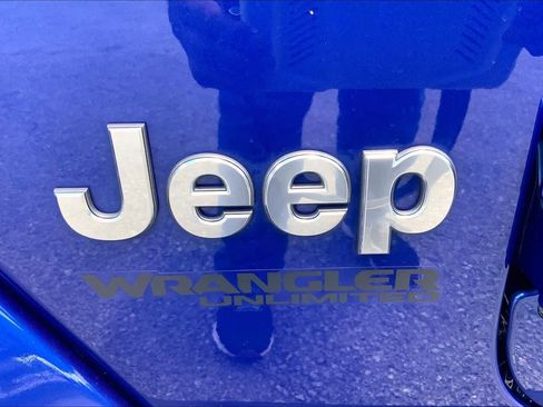 Used 2020 Jeep Wrangler Unlimited Sahara AWD/4WD image 2