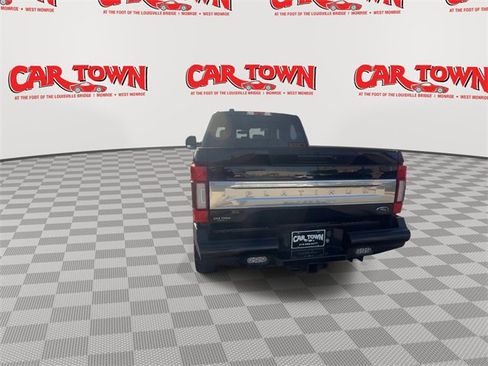 Used 2022 Ford F250 Platinum w/ FX4 Off-Road Package image 7