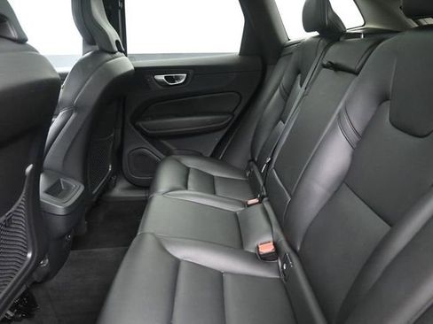 Used 2023 Volvo XC60 B5 Core FWD image 18