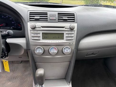 Used 2011 Toyota Camry LE FWD image 16