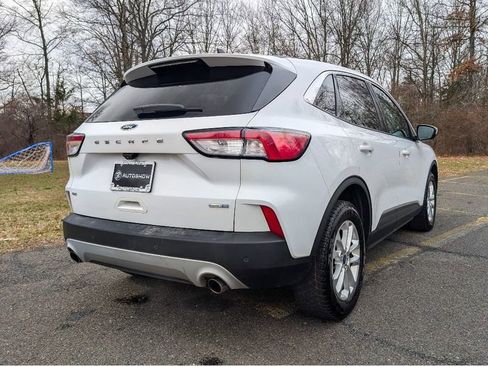 Used 2020 Ford Escape SE image 5