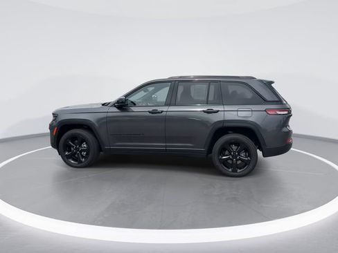 Used 2024 Jeep Grand Cherokee Altitude AWD/4WD image 4