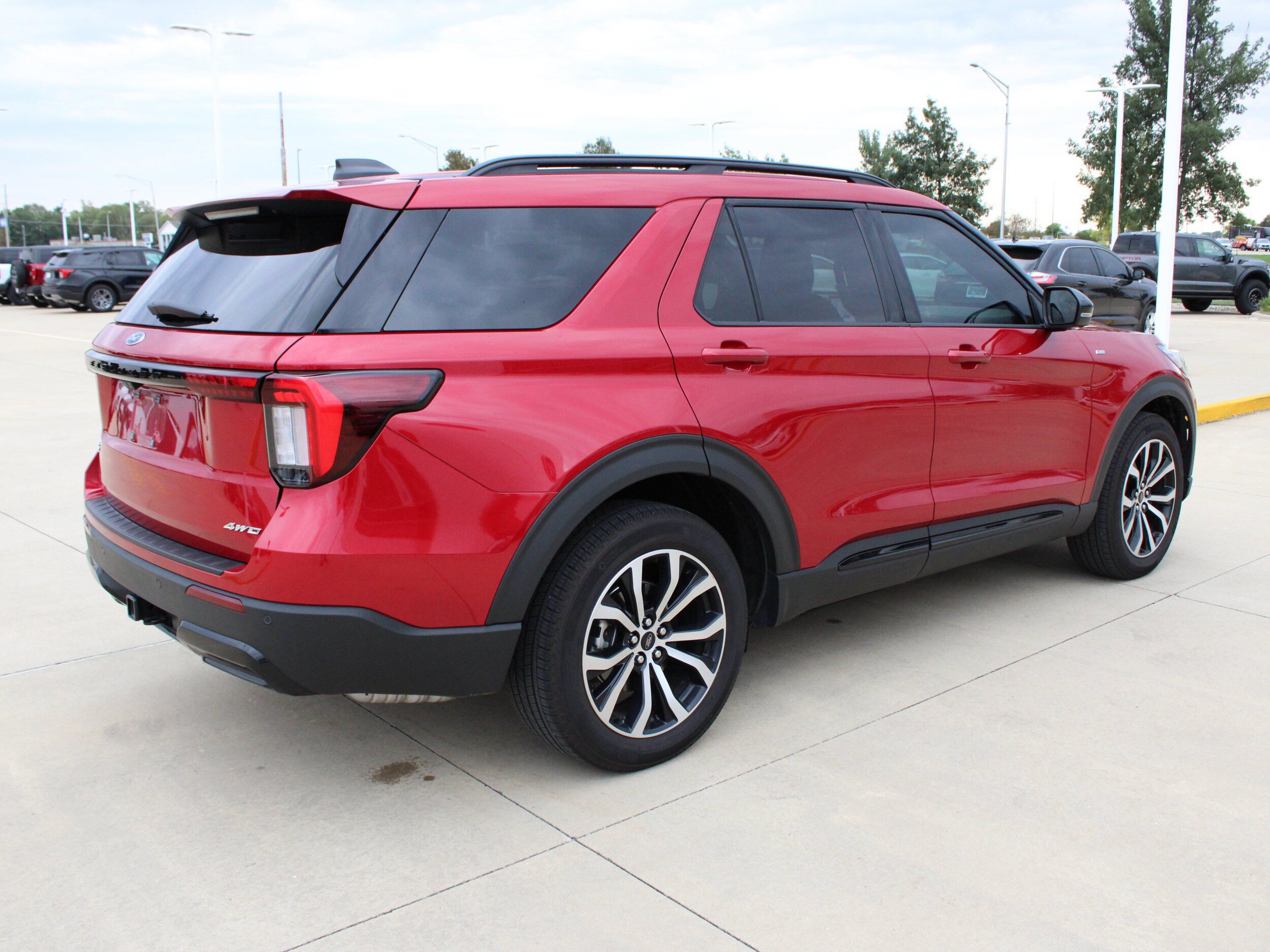 Used 2025 Ford Explorer ST-Line AWD/4WD image 6