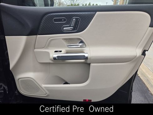 Certified 2025 Mercedes-Benz GLB 250 4MATIC image 33