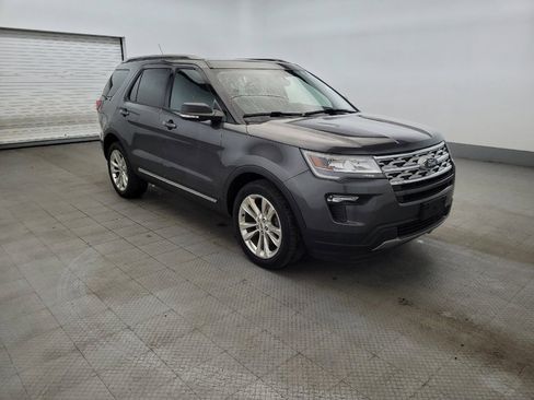 Used 2019 Ford Explorer XLT w/ Equipment Group 202A AWD/4WD image 13