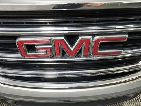 Used 2021 GMC Terrain SLT FWD image 9