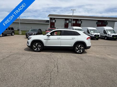 Used 2024 Volkswagen Atlas Cross Sport SE AWD/4WD image 3