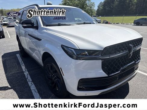 Used 2025 Lincoln Navigator Reserve w/ Jet Appearance Package image 1