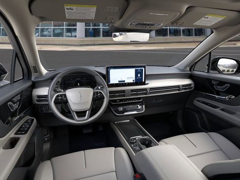 Used 2026 Lincoln Corsair Premiere image 9