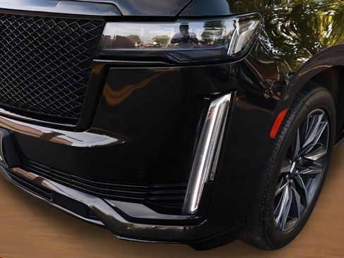 Used 2023 Cadillac Escalade ESV Sport w/ Touring Package AWD/4WD image 4