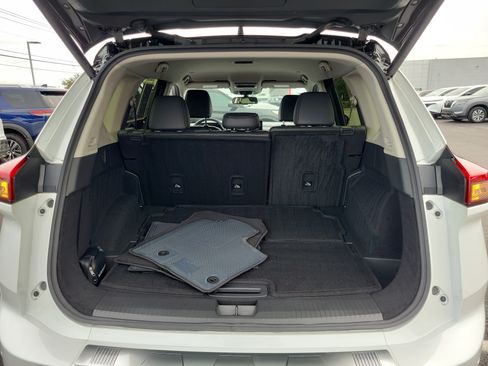 Used 2024 Nissan Rogue SL AWD/4WD image 8