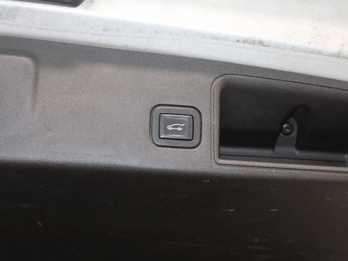 Used 2018 GMC Terrain Denali w/ Comfort Package image 16