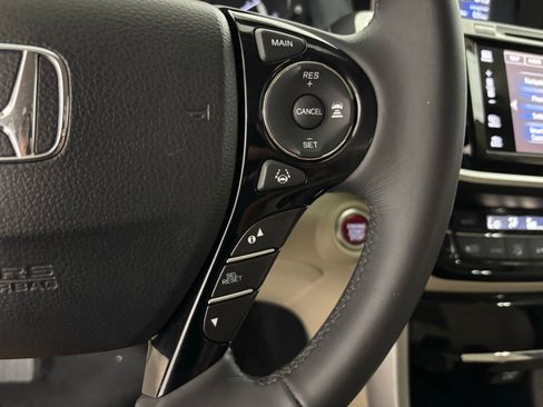 Used 2017 Honda Accord Touring image 22