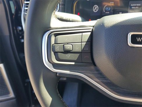 Used 2024 Jeep Wagoneer L Series II image 16