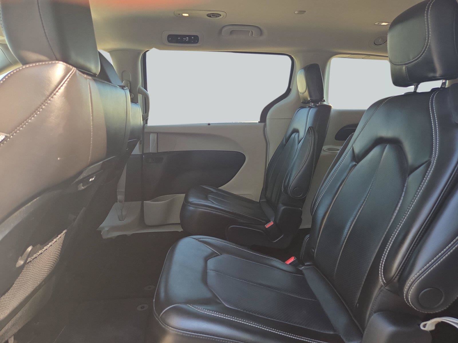 Used 2023 Chrysler Pacifica Touring-L FWD image 30