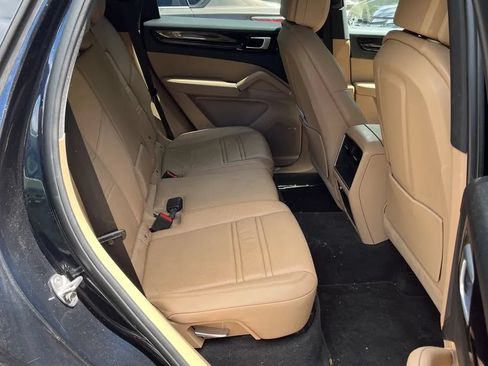 Used 2020 Porsche Cayenne AWD/4WD image 10